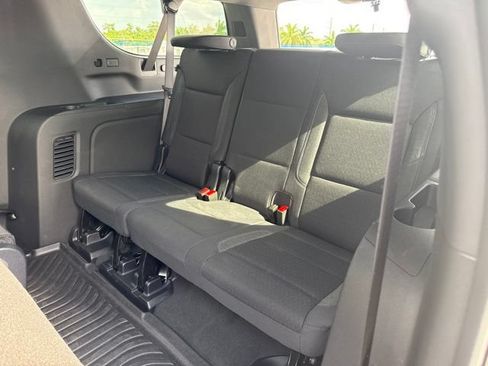 Used 2026 Chevrolet Suburban LS RWD image 4