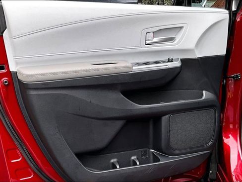 Certified 2026 Toyota Sienna XLE image 22