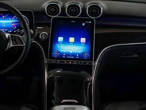 Used 2026 Mercedes-Benz GLC 300 image 14