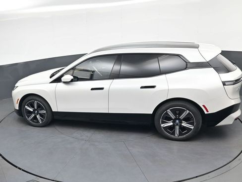 Used 2024 BMW iX xDrive50 w/ Premium Package AWD/4WD image 27