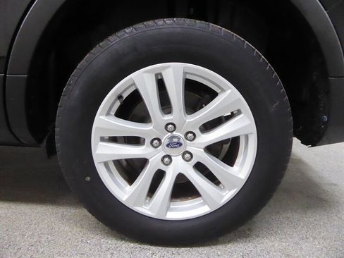 Used 2018 Ford Explorer XLT image 32