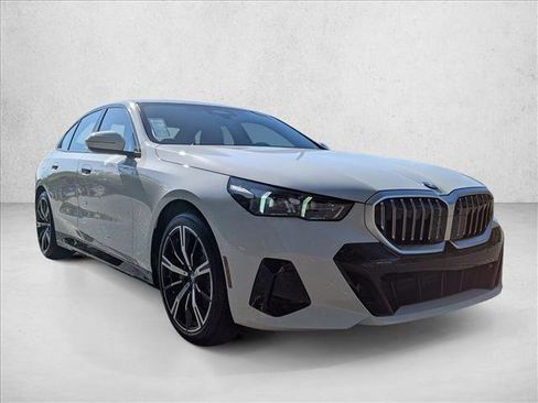 Used 2026 BMW 530i xDrive w/ M Sport Package image 6