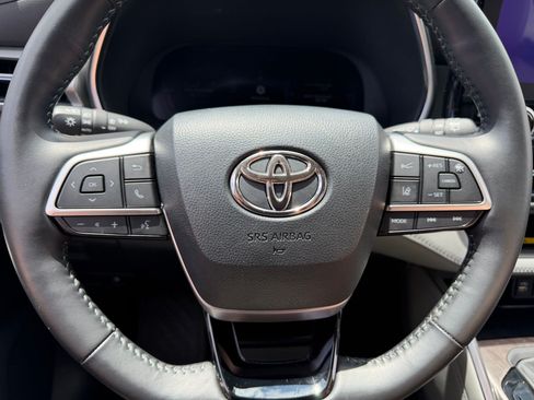 Used 2023 Toyota Highlander Platinum AWD/4WD image 11