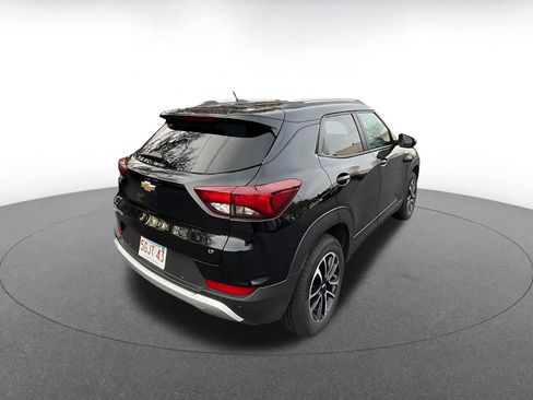 Used 2025 Chevrolet Trax LT w/ LT Convenience Package image 9