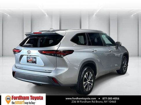 Used 2025 Toyota Highlander XLE image 2