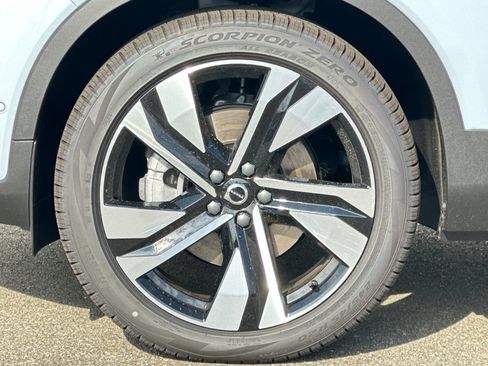 New 2026 Volvo XC40 B5 Ultra w/ Climate Package image 33