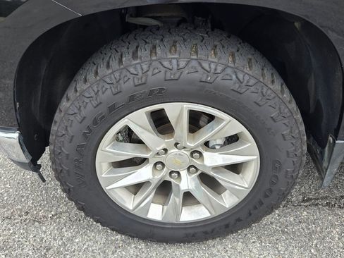 Used 2021 Chevrolet Silverado 1500 LT AWD/4WD image 17