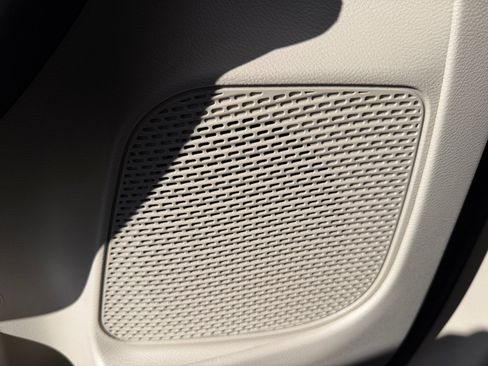 Used 2022 Chrysler Pacifica Touring-L image 27