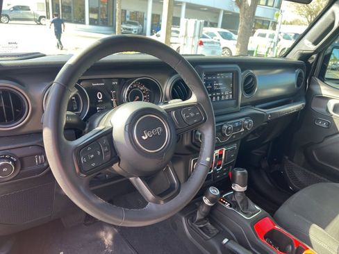 Used 2023 Jeep Wrangler Unlimited Sport image 9