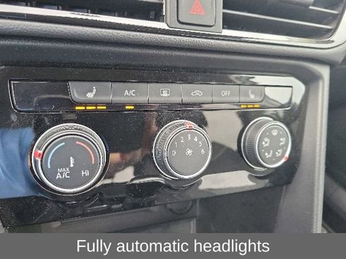 Used 2023 Volkswagen Taos SE AWD/4WD image 6