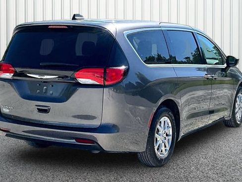 Used 2023 Chrysler Voyager LX FWD image 11