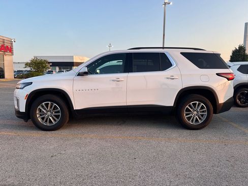 Used 2023 Chevrolet Traverse LT FWD image 2