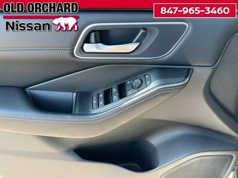 Used 2021 Nissan Rogue SV w/ Premium Package image 8