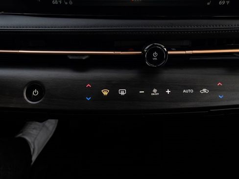 Used 2024 Nissan Ariya AWD image 15