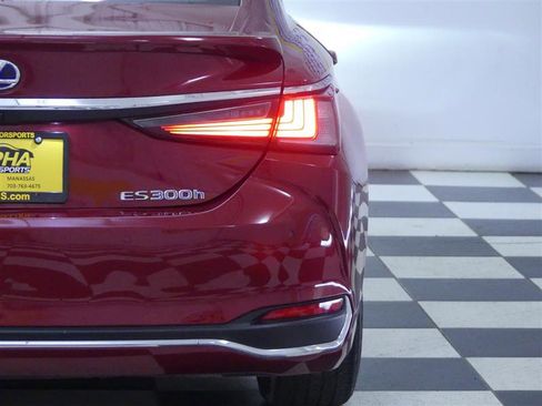 Used 2022 Lexus ES 300h w/ Premium Package image 31