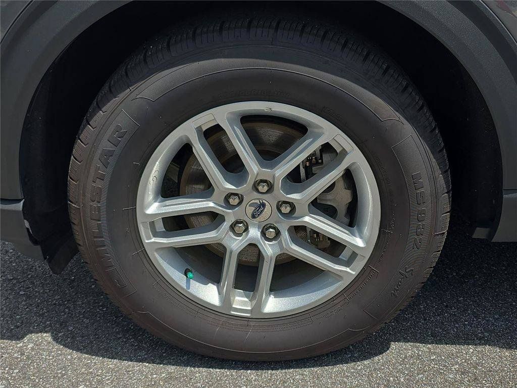 Used 2025 Ford Explorer Active AWD/4WD image 10