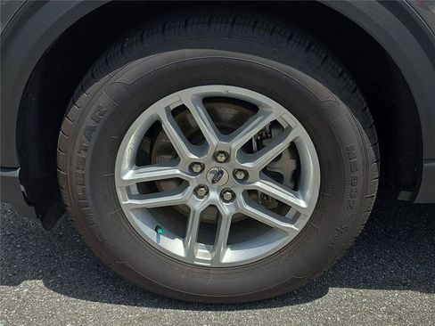 Used 2025 Ford Explorer Active AWD/4WD image 10