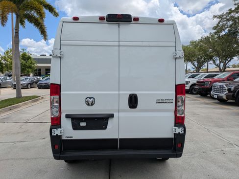 Used 2024 RAM ProMaster 2500 w/ Convenience Group FWD image 5