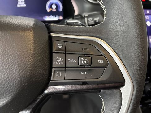 Used 2023 Jeep Grand Cherokee L Laredo image 30