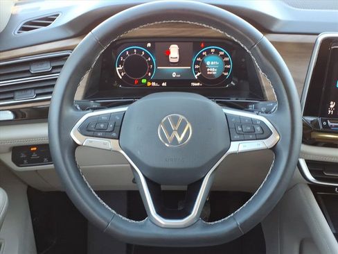 Used 2024 Volkswagen Atlas SE image 29