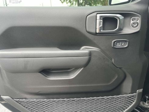 New 2025 Jeep Gladiator Sport image 26