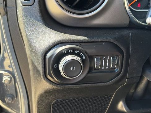 Used 2020 Jeep Wrangler Sport image 15