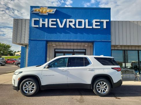 Used 2022 Chevrolet Traverse LS image 4