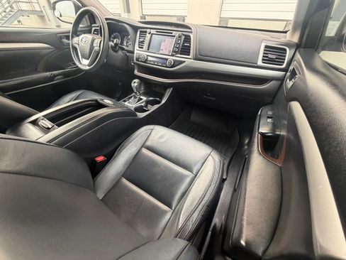 Used 2015 Toyota Highlander XLE FWD image 17