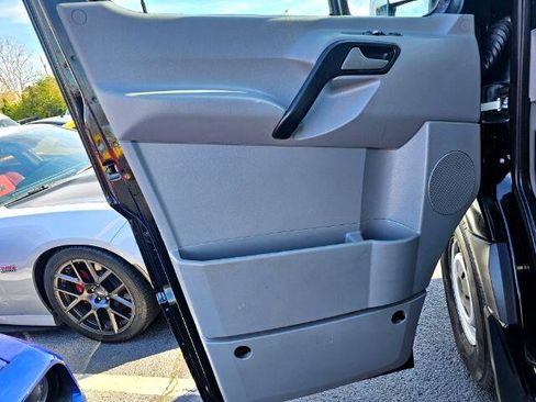 Used 2016 Mercedes-Benz Sprinter 2500 image 23