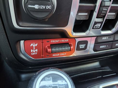 Used 2023 Jeep Wrangler Unlimited Rubicon 4xe image 33