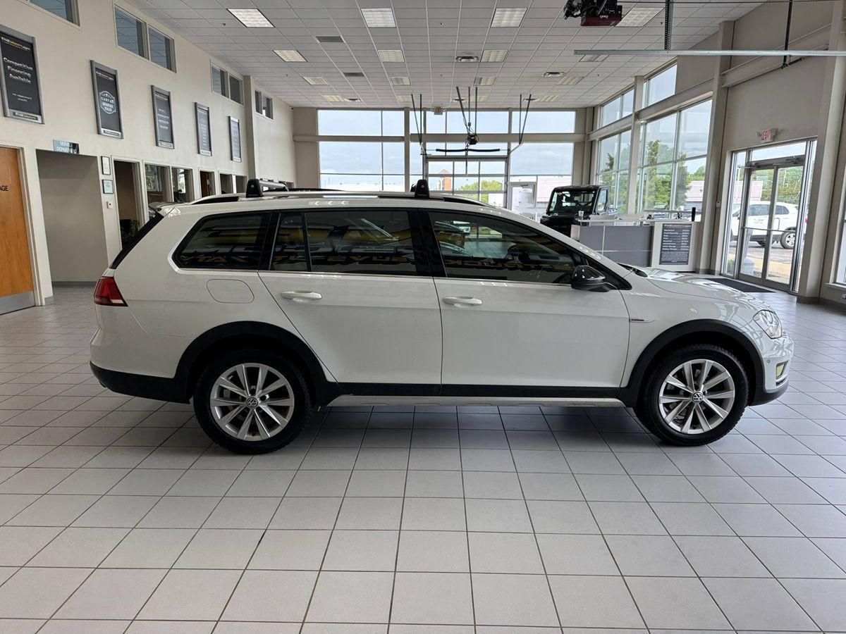 Used 2017 Volkswagen Golf Alltrack SE AWD/4WD image 6