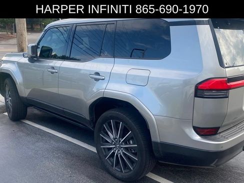 Used 2024 Lexus GX 550 w/ Accessory Package (2T) AWD/4WD image 2