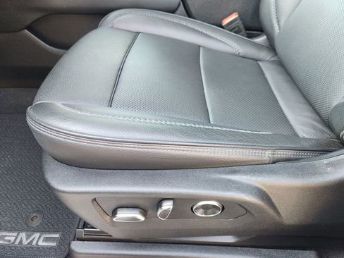 Used 2024 GMC Yukon XL Denali image 21