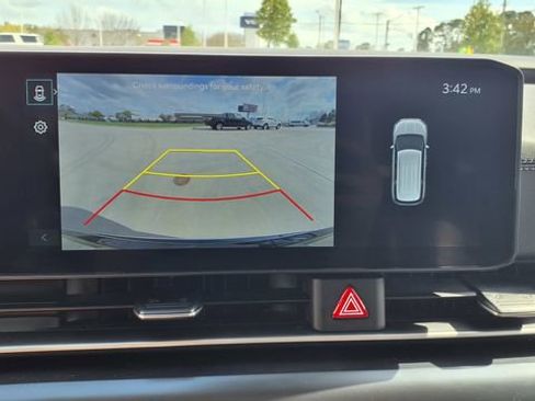 Used 2025 Kia Carnival image 29