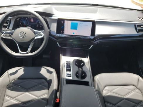 Certified 2025 Volkswagen Atlas Cross Sport SE FWD image 17