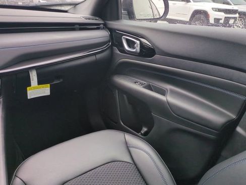 New 2026 Jeep Compass Latitude image 17