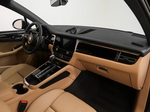 Used 2025 Porsche Macan image 21