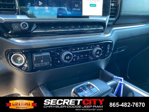 Used 2024 Chevrolet Silverado 1500 RST AWD/4WD image 18