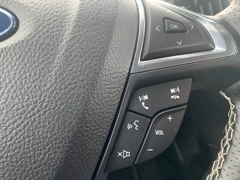 Used 2022 Ford Edge ST image 9