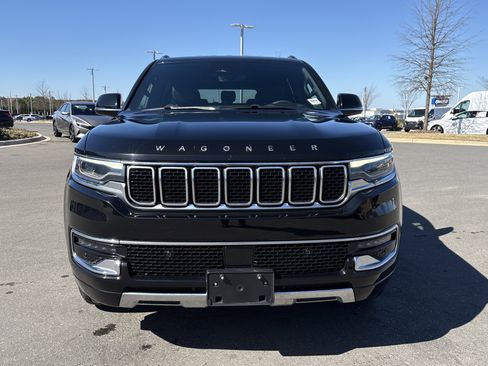 Certified 2024 Jeep Wagoneer L Series III w/ Flexible Seating Group image 3