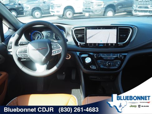 New 2026 Chrysler Pacifica Pinnacle FWD image 25