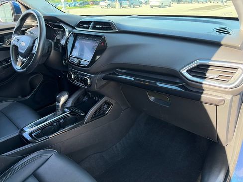 Used 2021 Chevrolet TrailBlazer LT w/ Premium Seating Package FWD image 10
