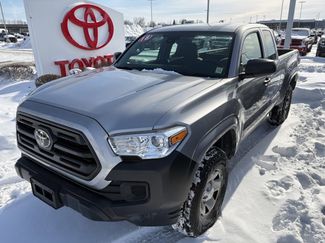 Used 2018 Toyota Tacoma SR video 1