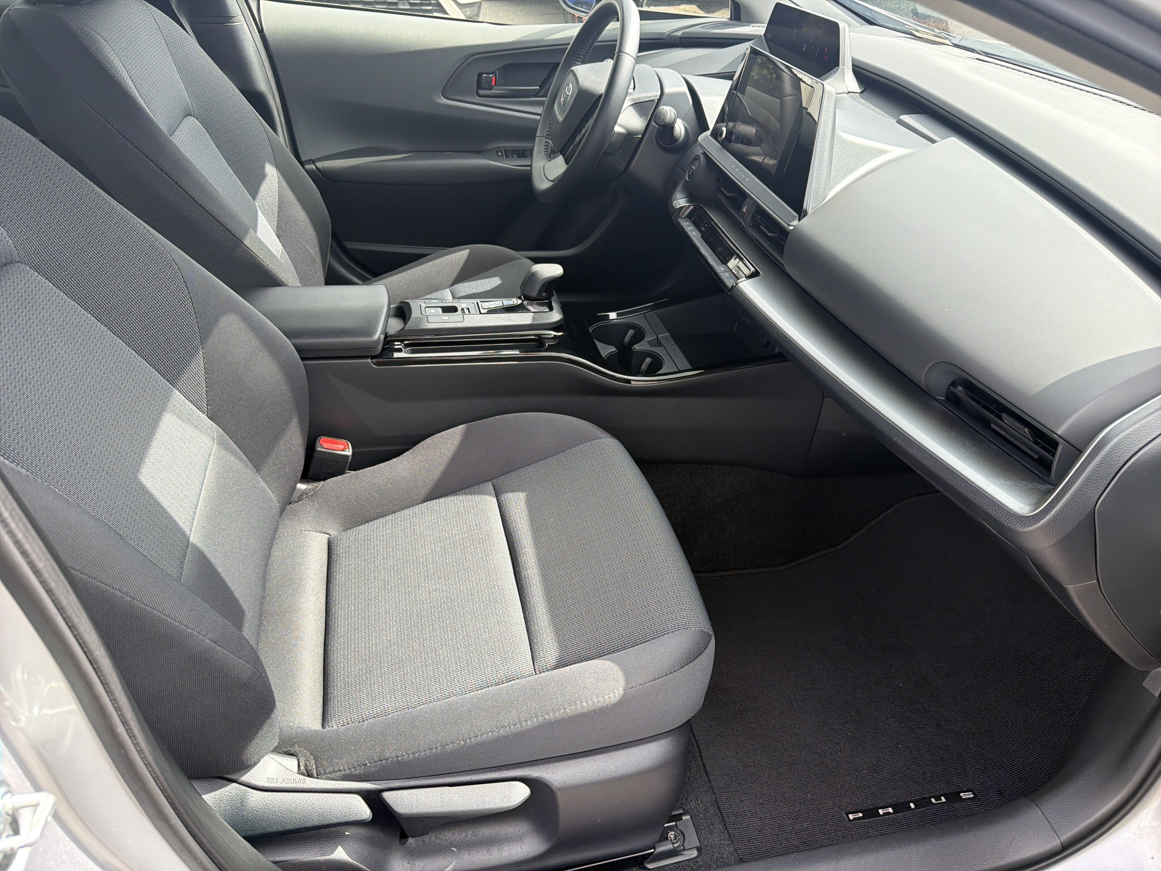 Certified 2025 Toyota Prius LE FWD image 24