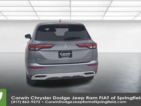 Used 2024 Mitsubishi Outlander SE image 12