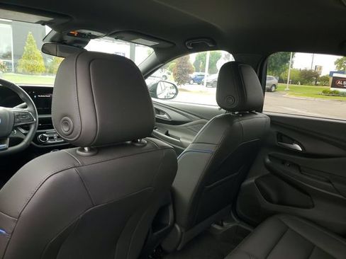 Certified 2024 Buick Envista Sport Touring w/ Convenience I Package FWD image 9