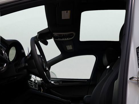 New 2026 Porsche Macan AWD/4WD image 33