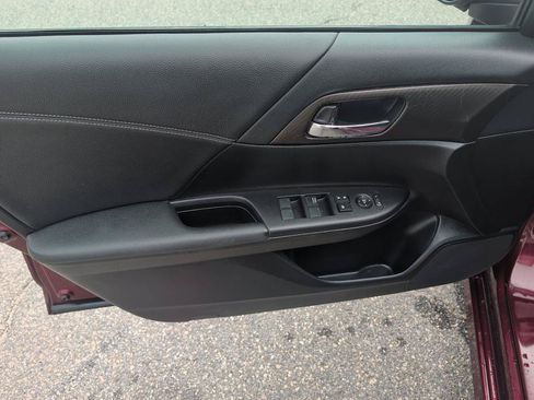 Used 2017 Honda Accord Sport image 16