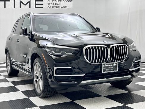 Used 2023 BMW X5 xDrive45e image 2