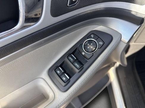 Used 2014 Ford Explorer XLT FWD image 18